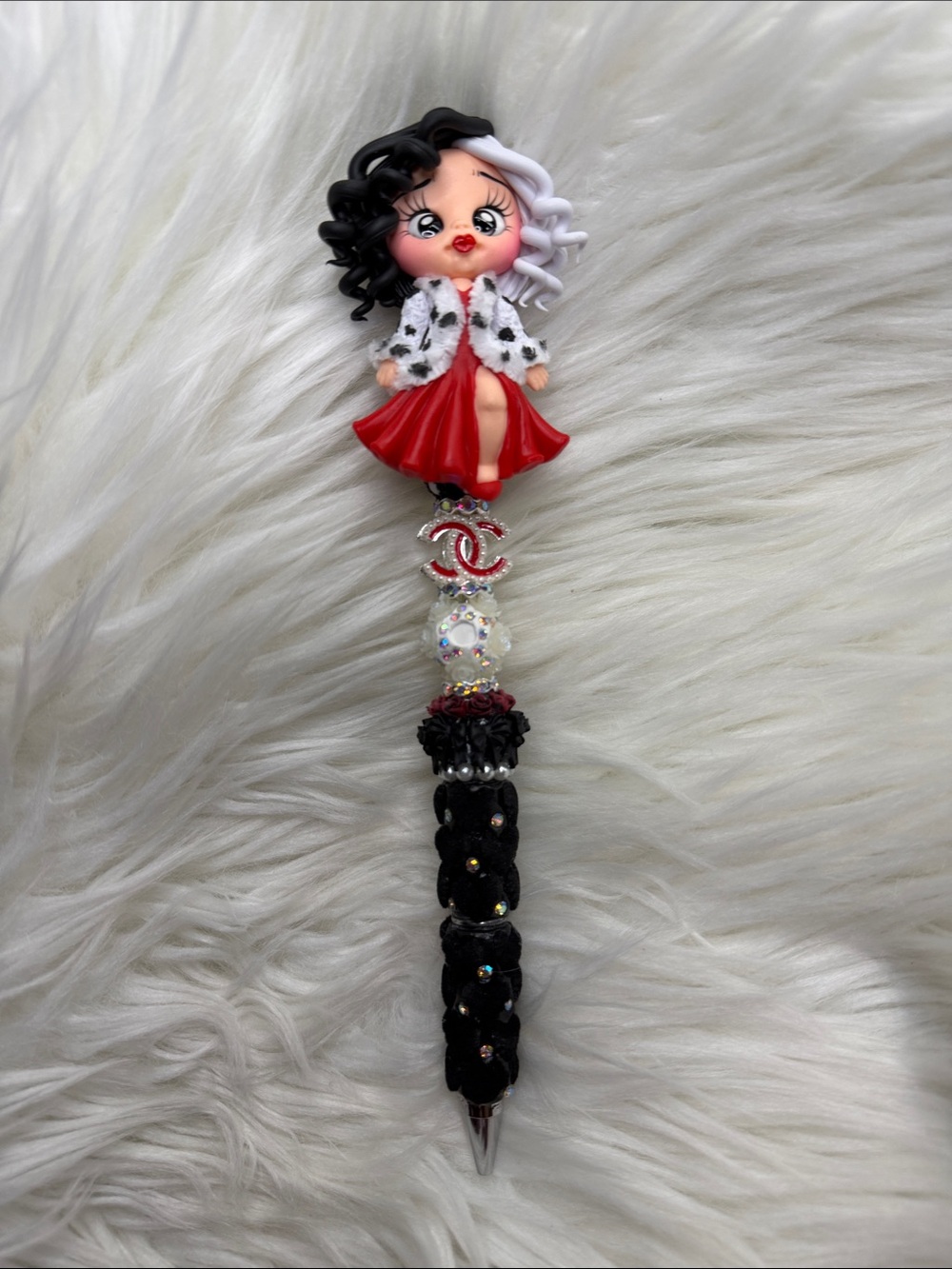 Cruela Red & Black Decorative Novelty hearts Pen with Doll Topper